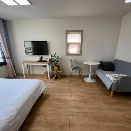 Living In Jeju Island Apartment Exterior photo